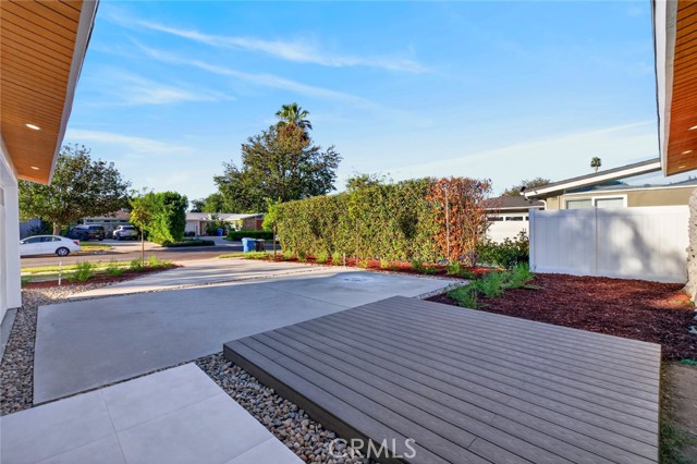 16445 Kingsbury photo 56