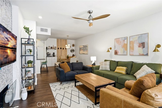 Detail Gallery Image 15 of 54 For 17711 Margate St #103,  Encino,  CA 91316 - 2 Beds | 1/1 Baths