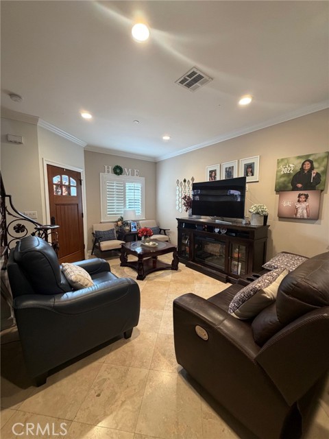 Detail Gallery Image 5 of 17 For 6518 Walker, Bell,  CA 90201 - 3 Beds | 3 Baths