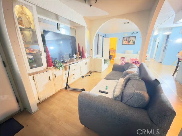 Detail Gallery Image 2 of 15 For 350 E San Jacinto Ave #197,  Riverside,  CA 92571 - 4 Beds | 2 Baths