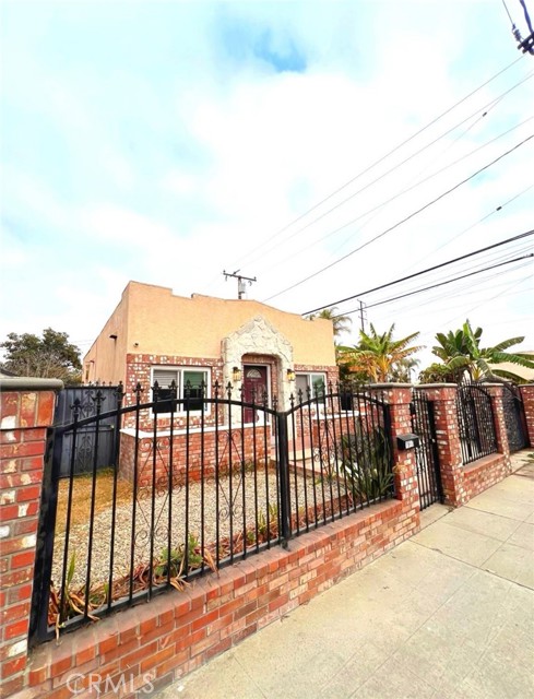 Detail Gallery Image 3 of 32 For 1917 E 61st St, Long Beach,  CA 90805 - 3 Beds | 1 Baths