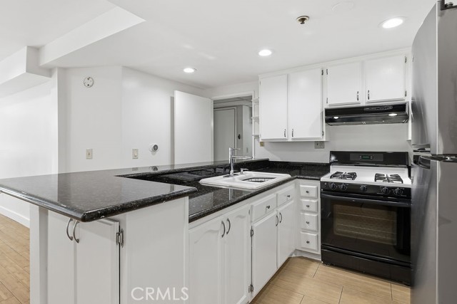 Detail Gallery Image 7 of 21 For 5143 Bakman, North Hollywood,  CA 91601 - 2 Beds | 2 Baths