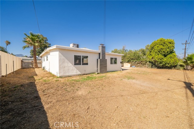 321 W Scott Street, Rialto CA: https://media.crmls.org/medias/cd2fa51e-5cd4-4c33-b5bd-0821537428c3.jpg