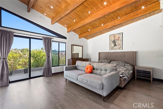 Detail Gallery Image 9 of 19 For 3655 Glenridge, Sherman Oaks,  CA 91423 - 3 Beds | 3 Baths