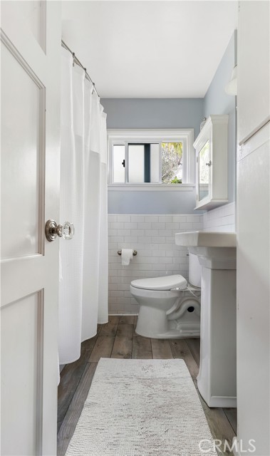 304 Dahlia Place, Corona del Mar CA: https://media.crmls.org/medias/cd302dea-b7ba-4b97-9433-f73831df2fed.jpg