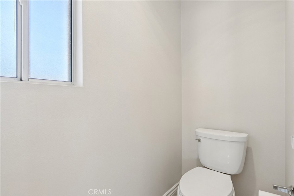 https://media.crmls.org/medias/cd306d3f-6959-4443-ab86-e0b58d45ec30.jpg?preset=X-Large