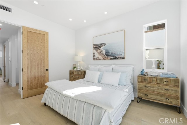 Detail Gallery Image 34 of 45 For 617 N Irena Ave #B,  Redondo Beach,  CA 90277 - 4 Beds | 3/1 Baths