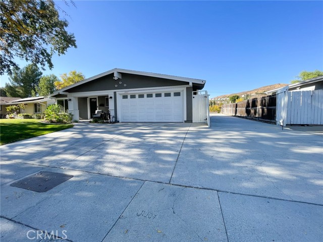 Detail Gallery Image 5 of 26 For 18857 Darter Dr, Canyon Country,  CA 91351 - 3 Beds | 2 Baths