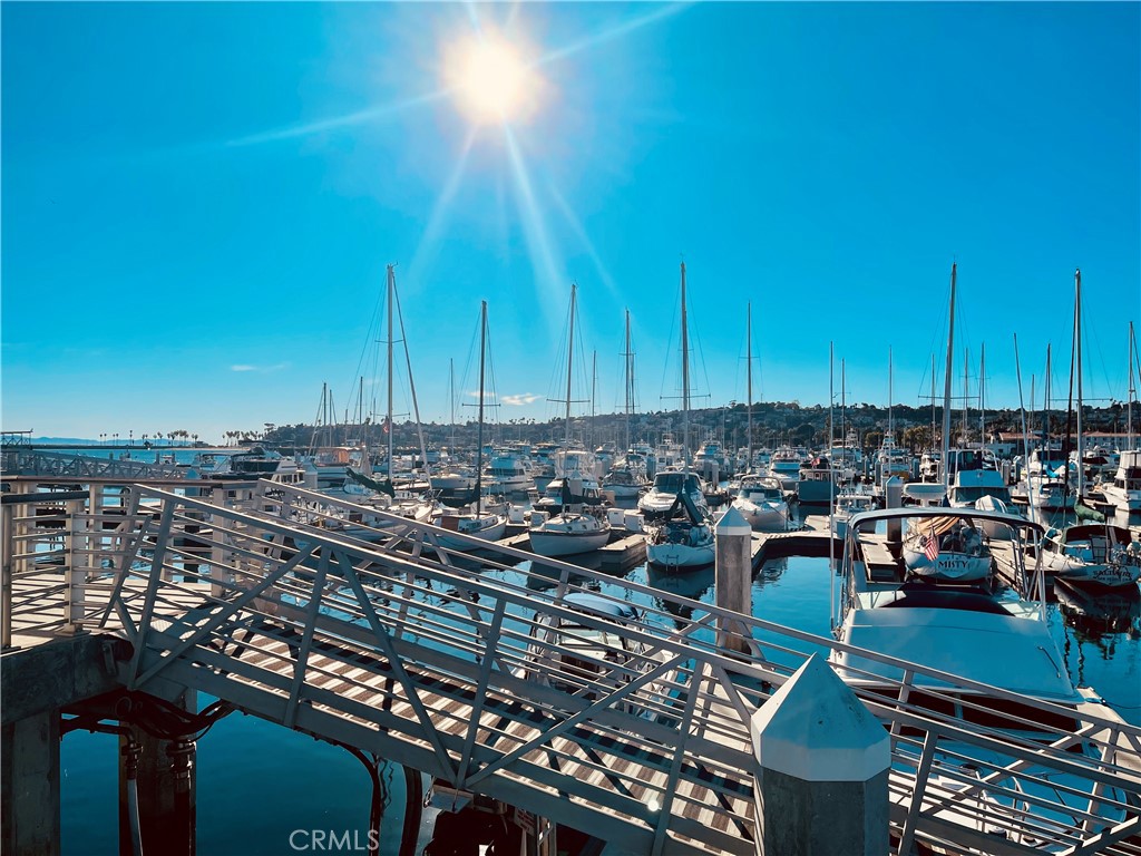 https://media.crmls.org/medias/cd310295-f452-4888-905a-264335488c08.jpg?preset=X-Large