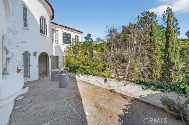 Detail Gallery Image 4 of 33 For 2329 N Edgemont, Los Angeles,  CA 90027 - 5 Beds | 3 Baths