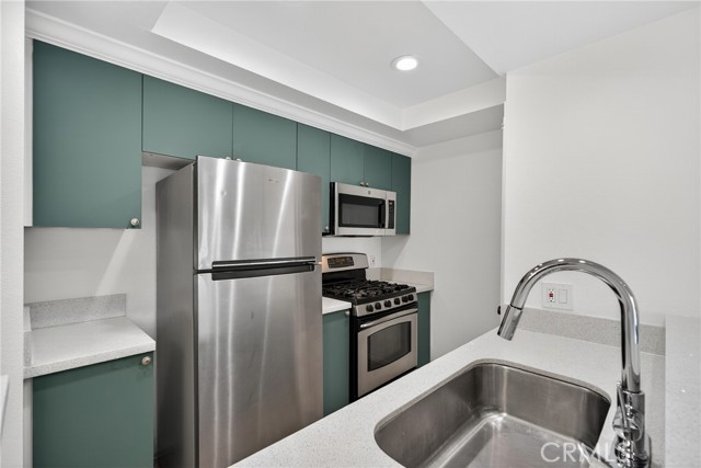 Detail Gallery Image 8 of 27 For 9714 Sepulveda Bld #201,  North Hills,  CA 91343 - 3 Beds | 2 Baths