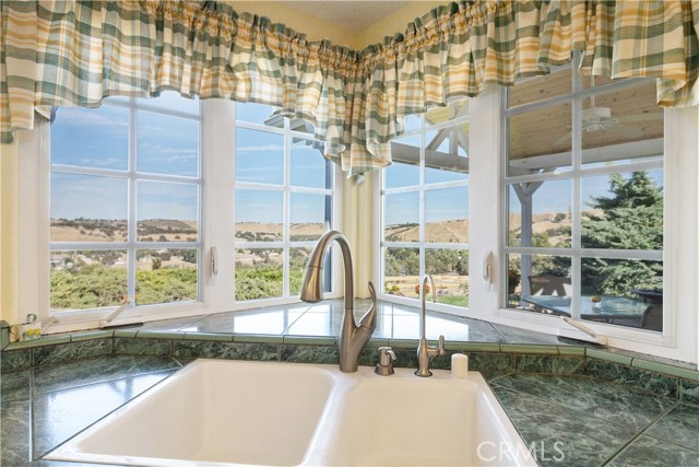 Detail Gallery Image 13 of 53 For 6270 Wild Horse Pl, Paso Robles,  CA 93446 - 3 Beds | 2 Baths