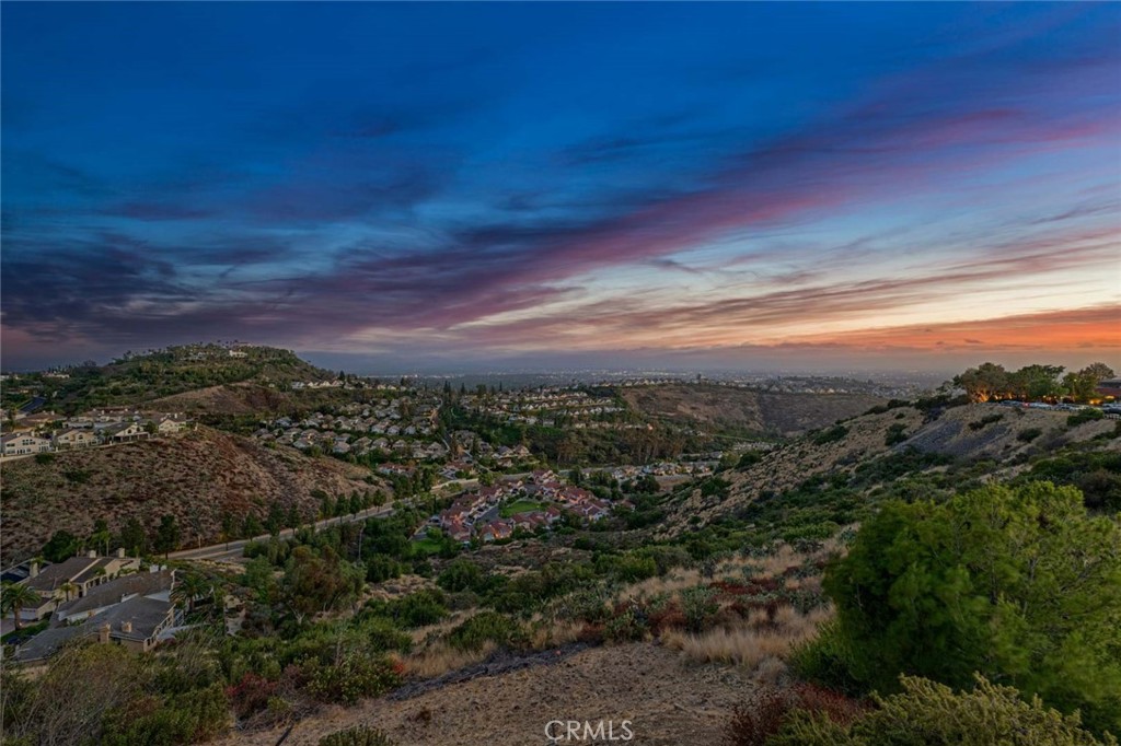 https://media.crmls.org/medias/cd331a45-3548-4872-a569-31e7456259c6.jpg?preset=X-Large