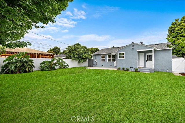 1833 N Greenbrier N Road, Long Beach CA: https://media.crmls.org/medias/cd336e95-5b38-457a-8782-1d269c2141a3.jpg