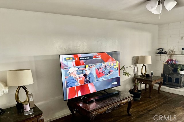 Detail Gallery Image 2 of 4 For 99 O, Bakersfield,  CA 93304 - 2 Beds | 2 Baths