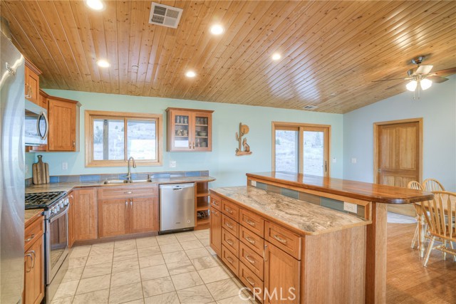 Detail Gallery Image 16 of 69 For 22435 Old Hwy 99, Weed,  CA 96094 - 3 Beds | 2 Baths
