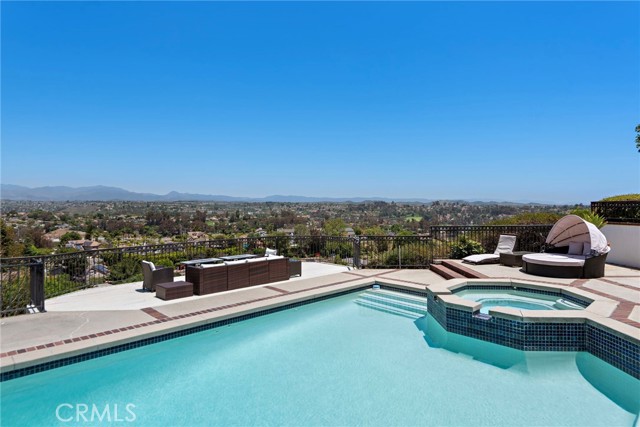 26126 Oroville Place, Laguna Hills CA: https://media.crmls.org/medias/cd3548ef-ea4d-4dbf-976f-a05cf13103bd.jpg