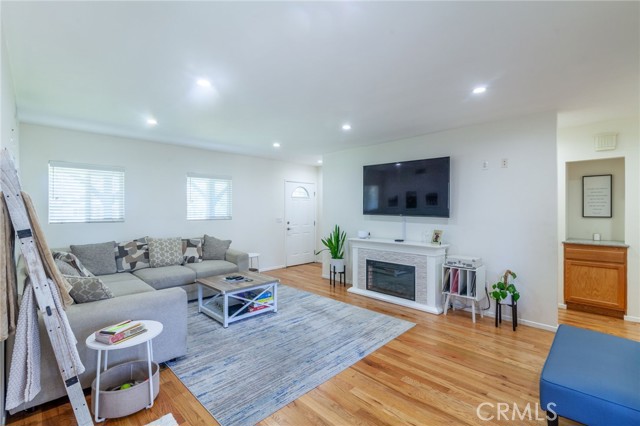Image 2 of 34 For 10838 Burnet Avenue