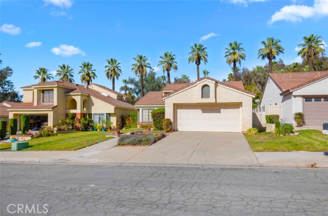 Detail Gallery Image 2 of 23 For 28938 Shadow Creek Ln, Highland,  CA 92346 - 4 Beds | 2 Baths