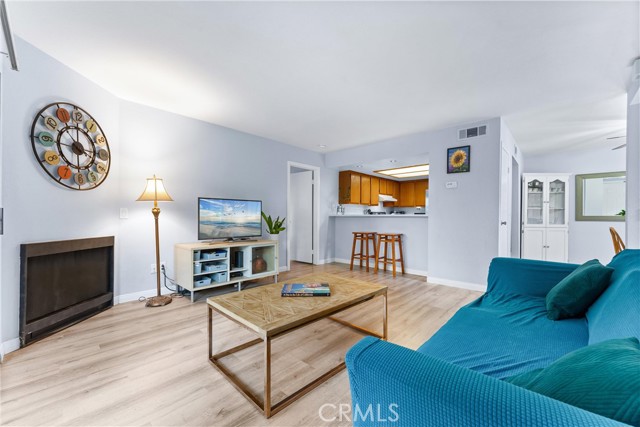 Detail Gallery Image 2 of 23 For 3509 W Greentree Cir a,  Anaheim,  CA 92804 - 1 Beds | 1 Baths