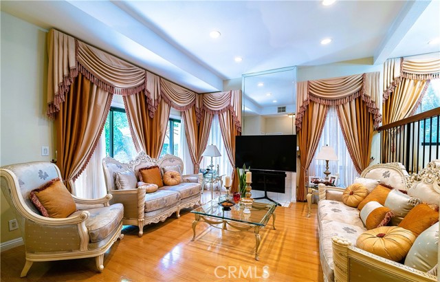 18759 Hatteras Street, Tarzana CA: https://media.crmls.org/medias/cd36deaa-70a8-4776-b3ea-855402d8d49b.jpg