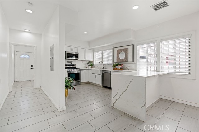 Detail Gallery Image 13 of 30 For 15731 S Normandie Ave, Gardena,  CA 90247 - 3 Beds | 2/1 Baths