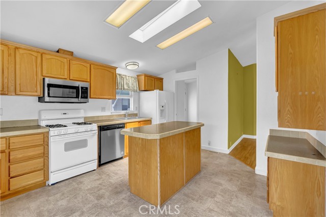 Detail Gallery Image 18 of 44 For 209 Road Runner Ln, Fountain Valley,  CA 92708 - 3 Beds | 2 Baths