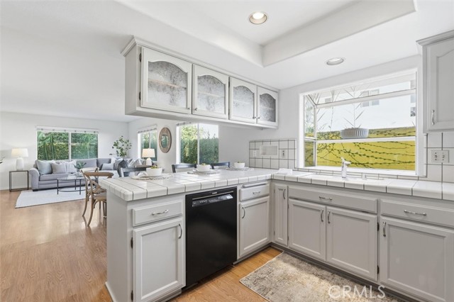 Detail Gallery Image 7 of 23 For 2113 Marshallfield Ln #B,  Redondo Beach,  CA 90278 - 4 Beds | 2/1 Baths