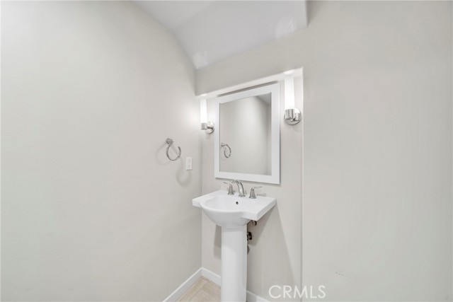 Detail Gallery Image 11 of 33 For 328 Floral View, Irvine,  CA 92618 - 3 Beds | 2/1 Baths