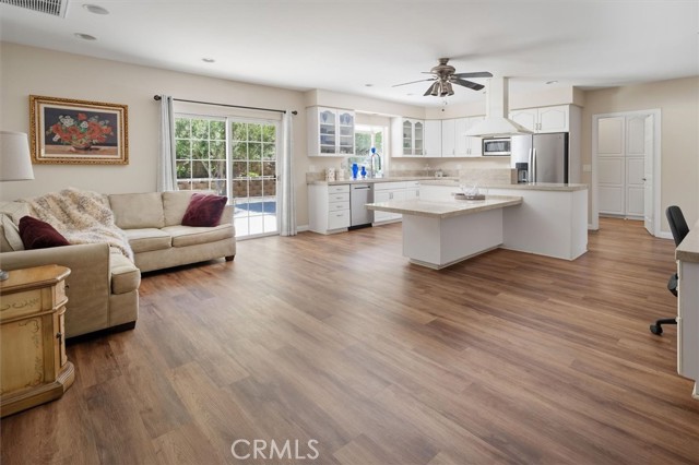 Detail Gallery Image 12 of 56 For 28838 Lincoln, Castaic,  CA 91384 - 3 Beds | 3 Baths