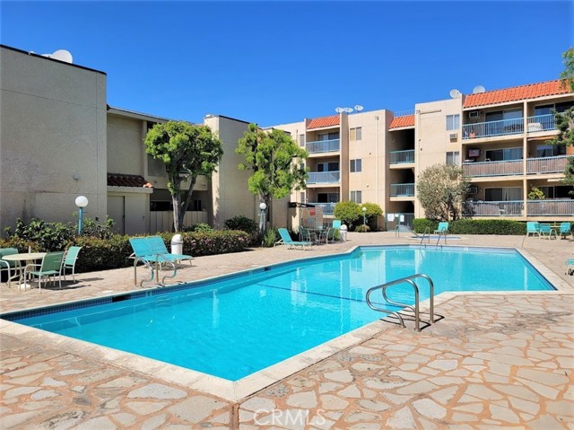 Detail Gallery Image 21 of 26 For 18307 Burbank Bld #14,  Tarzana,  CA 91356 - 2 Beds | 2 Baths