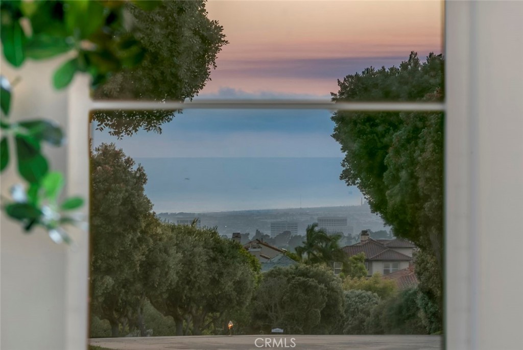 https://media.crmls.org/medias/cd3b8da5-88bd-4fd9-9ddb-86a431eeb34b.jpg?preset=X-Large