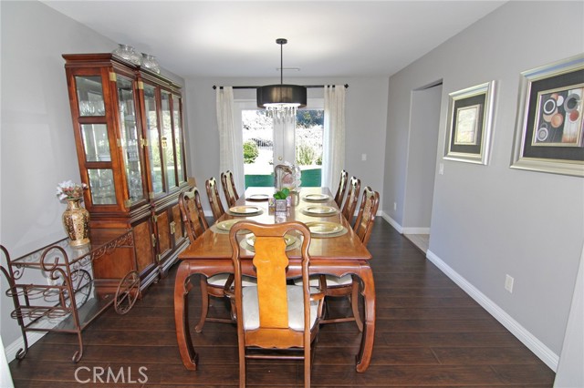 Detail Gallery Image 12 of 34 For 26426 Cardinal Dr, Canyon Country,  CA 91387 - 4 Beds | 3/1 Baths