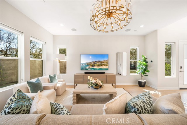 Detail Gallery Image 9 of 64 For 250 Newton, Lake Forest,  CA 92630 - 5 Beds | 4 Baths