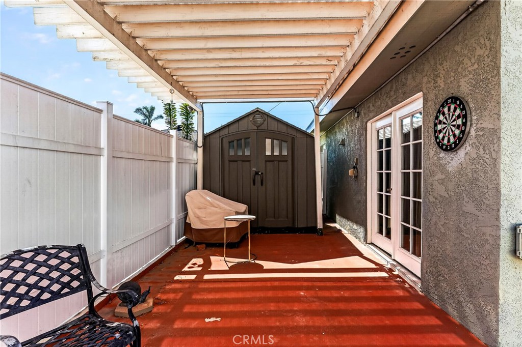 https://media.crmls.org/medias/cd3cc1fc-91f4-474d-87c9-4749349ac083.jpg?preset=X-Large