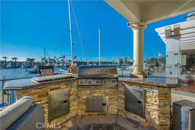 Detail Gallery Image 17 of 53 For 323 via Lido Soud, Newport Beach,  CA 92663 - 4 Beds | 3/1 Baths