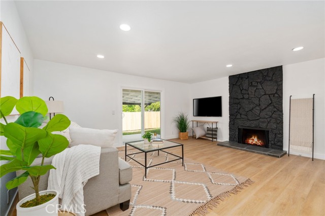 Detail Gallery Image 5 of 30 For 2076 N Diamond, Orange,  CA 92867 - 4 Beds | 2 Baths