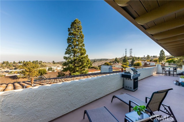 Enjoy the view, relax with a book and a beverage...