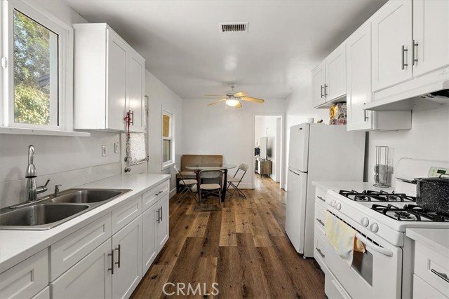 Detail Gallery Image 8 of 39 For 12867 Norris Ave, Sylmar,  CA 91342 - – Beds | – Baths