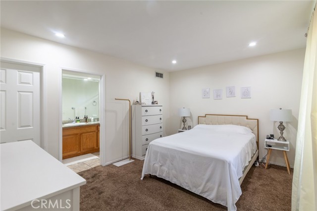 Image 9 of 34 For 10838 Burnet Avenue