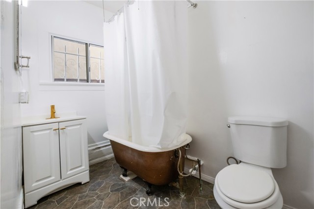 30 Dudley Ave, Venice CA: https://media.crmls.org/medias/cd4139fb-f4ac-40c7-8f59-e09cca13b5bd.jpg