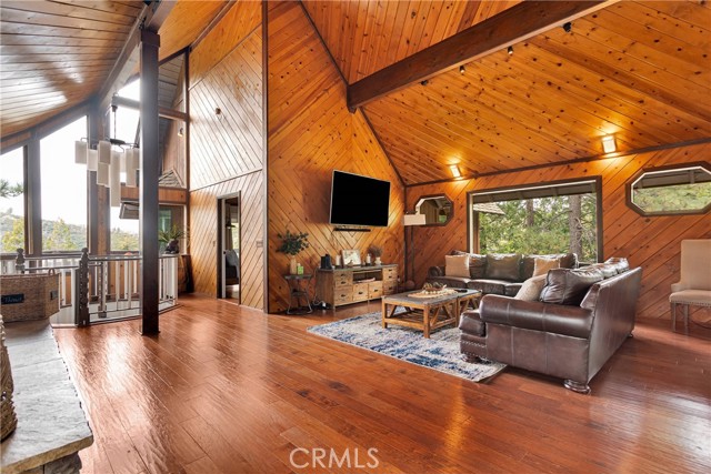 825 Grass Valley Road, Lake Arrowhead CA: https://media.crmls.org/medias/cd413d93-24f9-4cb5-a5db-16920a597753.jpg