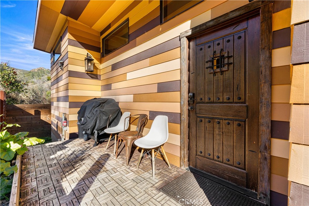 https://media.crmls.org/medias/cd41b239-2a8e-4935-b8a5-90d87649b2b9.jpg?preset=X-Large