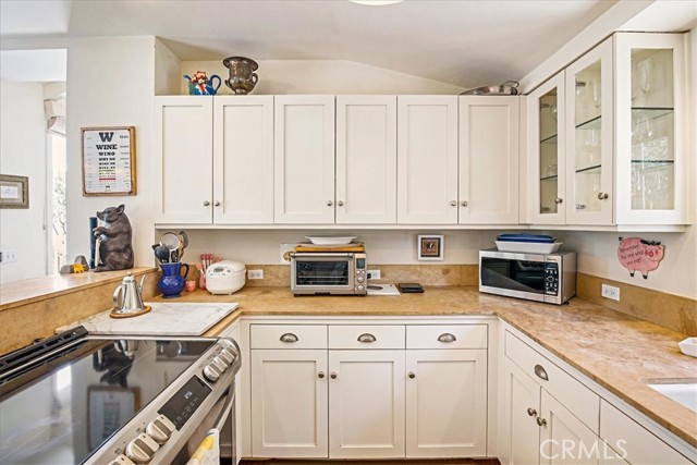 1078 Wykoff Way, Laguna Beach CA: https://media.crmls.org/medias/cd41c740-ceb8-4d75-a0ba-97c70ed68e15.jpg