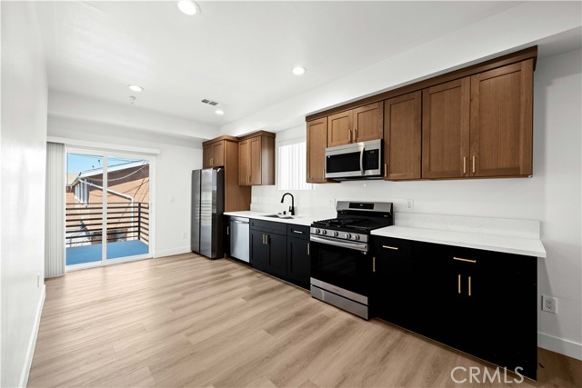 1039 W 43rd Street, Los Angeles CA: https://media.crmls.org/medias/cd4210d8-8a08-4ca4-9534-2ccac80a0312.jpg