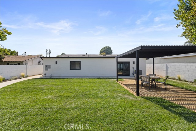 8840 Valjean Avenue, North Hills CA: https://media.crmls.org/medias/cd435766-e470-4b51-a733-4c9c528405e7.jpg