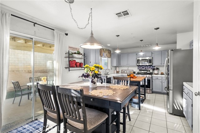 3009 Kaylyn, Lancaster CA: https://media.crmls.org/medias/cd435963-d434-4a13-bd97-ee3ba82da719.jpg