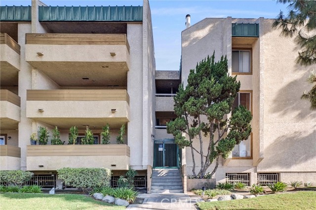 Detail Gallery Image 23 of 37 For 12121 Centralia St #302,  Lakewood,  CA 90715 - 3 Beds | 2 Baths