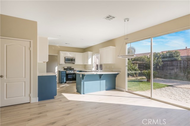 Detail Gallery Image 9 of 27 For 242 Spinnaker, San Jacinto,  CA 92583 - 4 Beds | 3 Baths