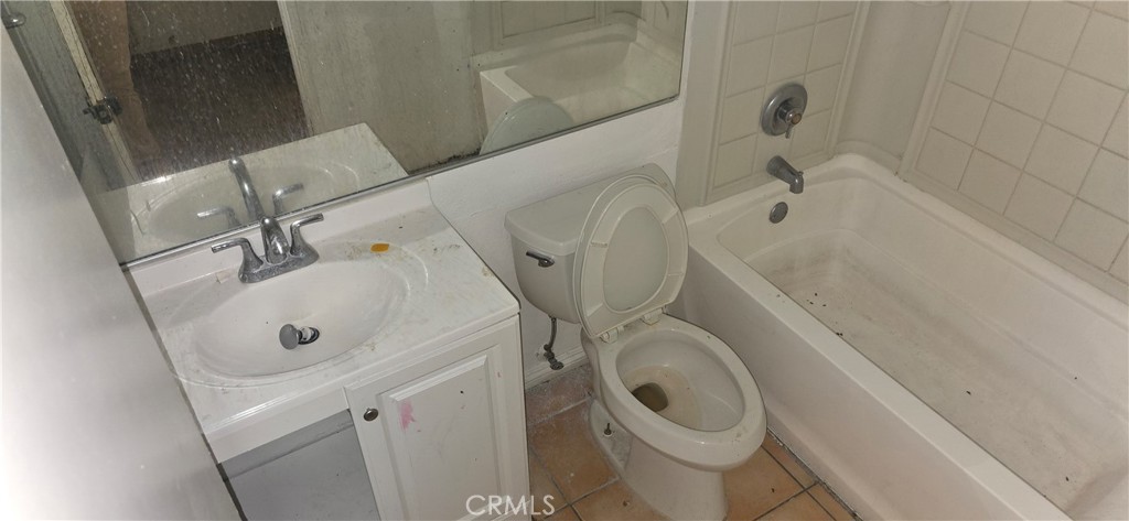 https://media.crmls.org/medias/cd4492ee-c17f-49f6-afb6-91ceb2791454.jpg?preset=X-Large